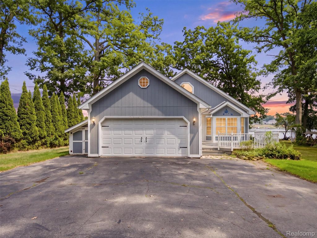 8954 Patrick Drive, Springfield charter township