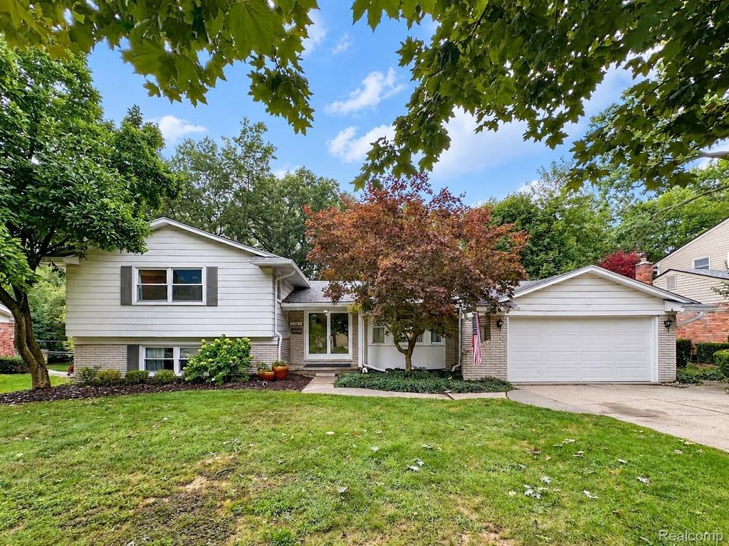 16087 Riverside Street, Livonia city