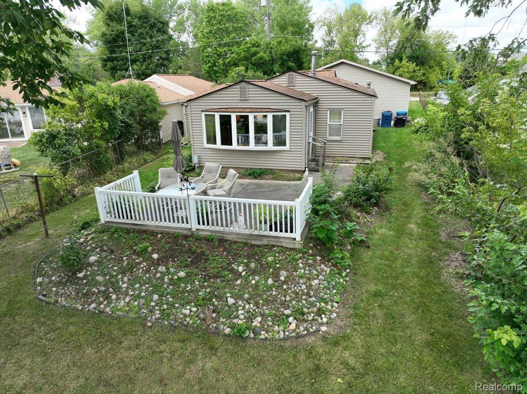 11463 Barnum Lake Road, Fenton charter township