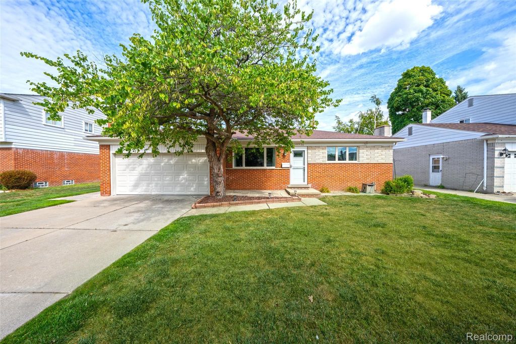 29736 Warner Avenue, Warren city