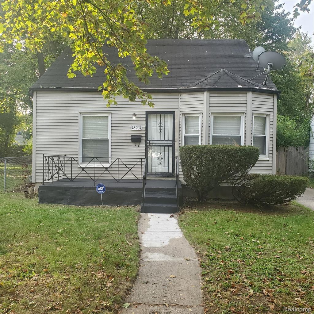 18231 Pembroke Avenue, Detroit