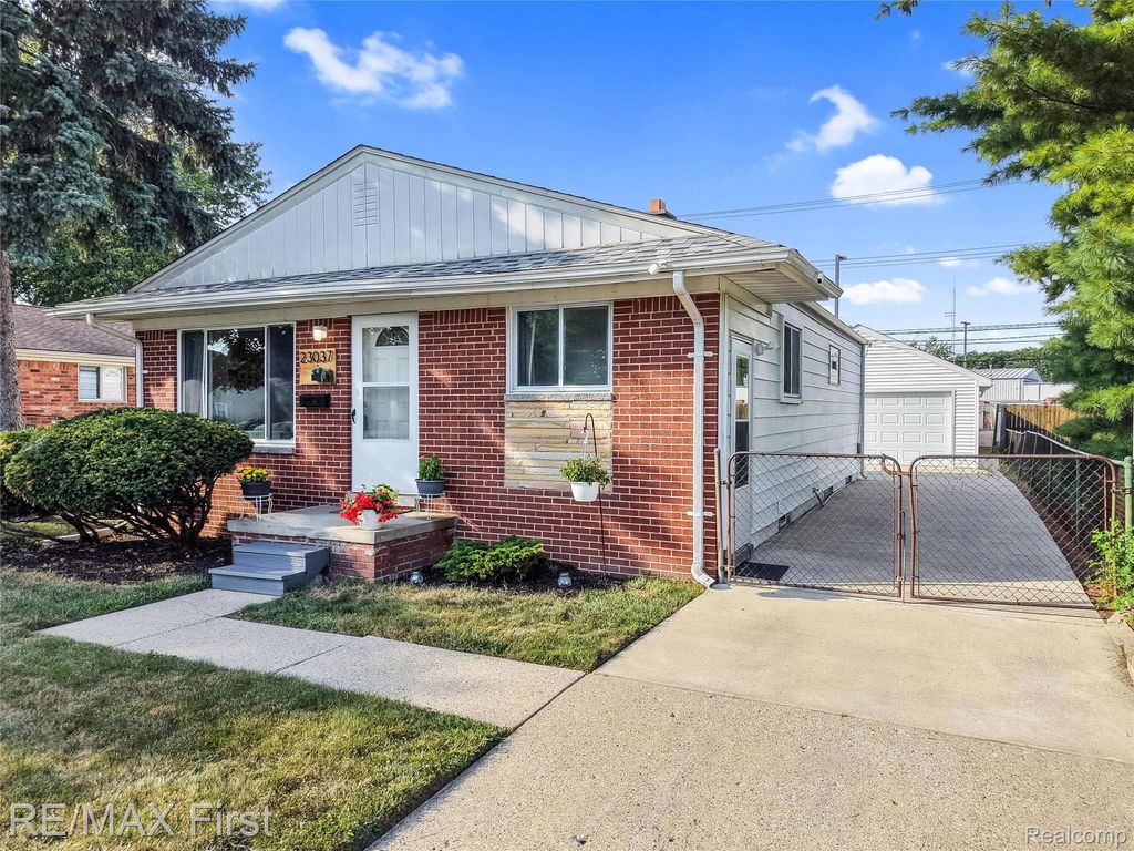 23037 Hoffman Street, St. Clair Shores city