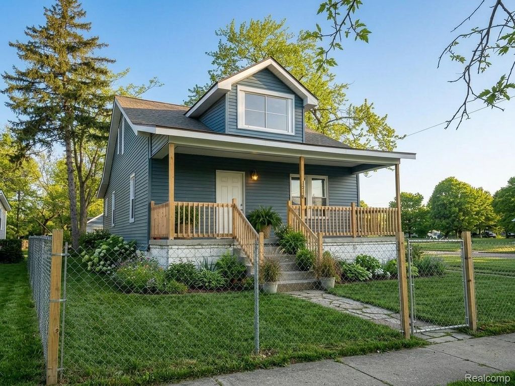 15389 Dexter Street, Detroit