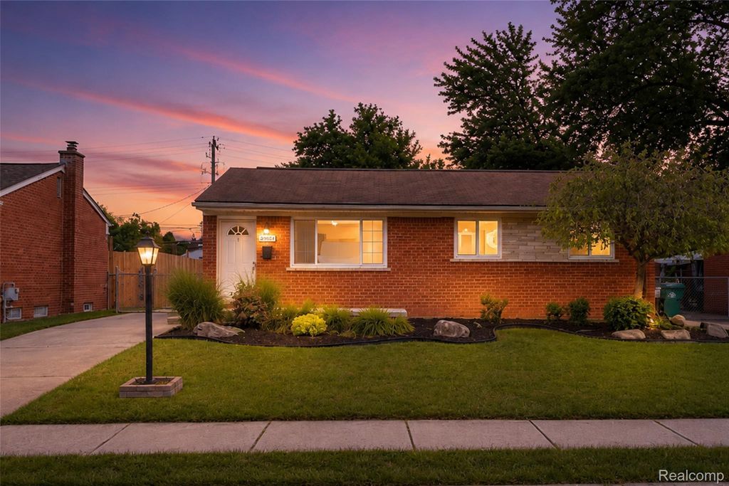 29501 Brown Court, Garden City city