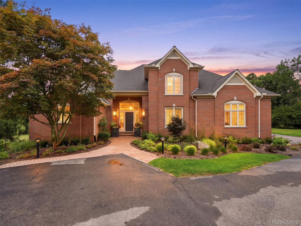3030 W Ridge Court, Bloomfield Hills