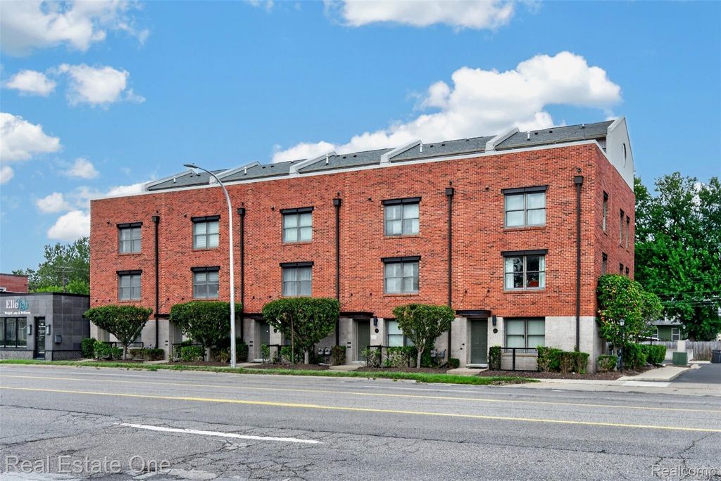 680 W 11 Mile Road, Royal Oak