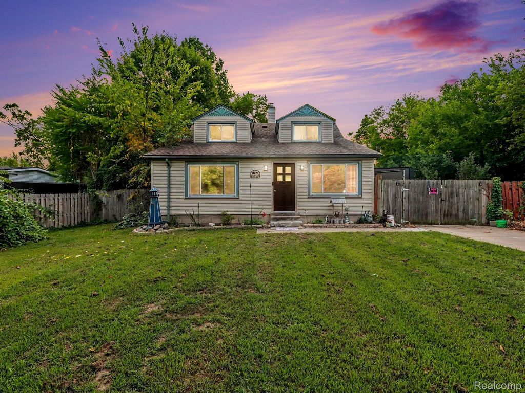 24915 Crisler Street, Taylor city