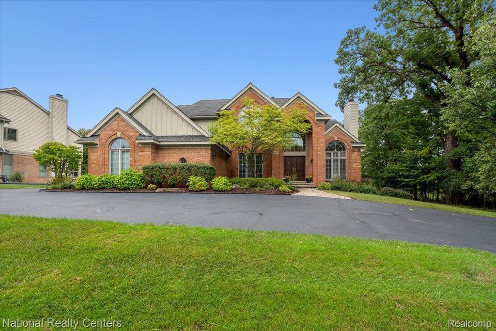 6951 Brook Hollow Court, West Bloomfield