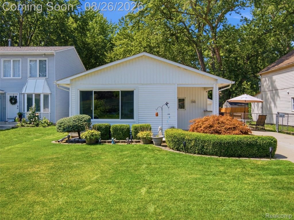 39681 Detroit Street, Harrison charter township