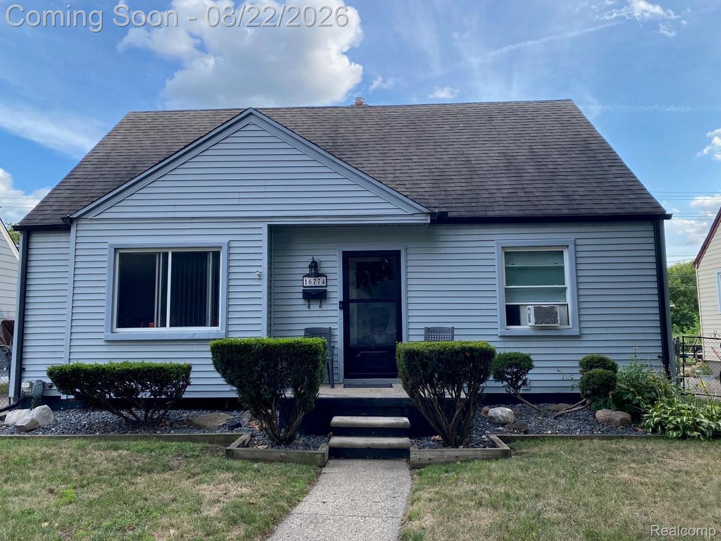 16774 Sarmorr Street, Roseville city