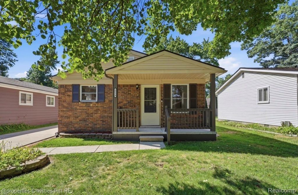 8834 Janis Street, Shelby charter township