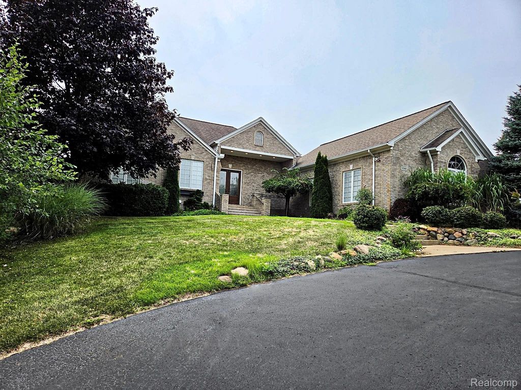 9360 Oakmont Drive, Independence charter township