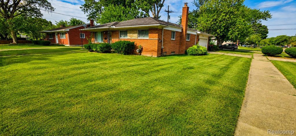 25055 Pierce Street, Southfield city