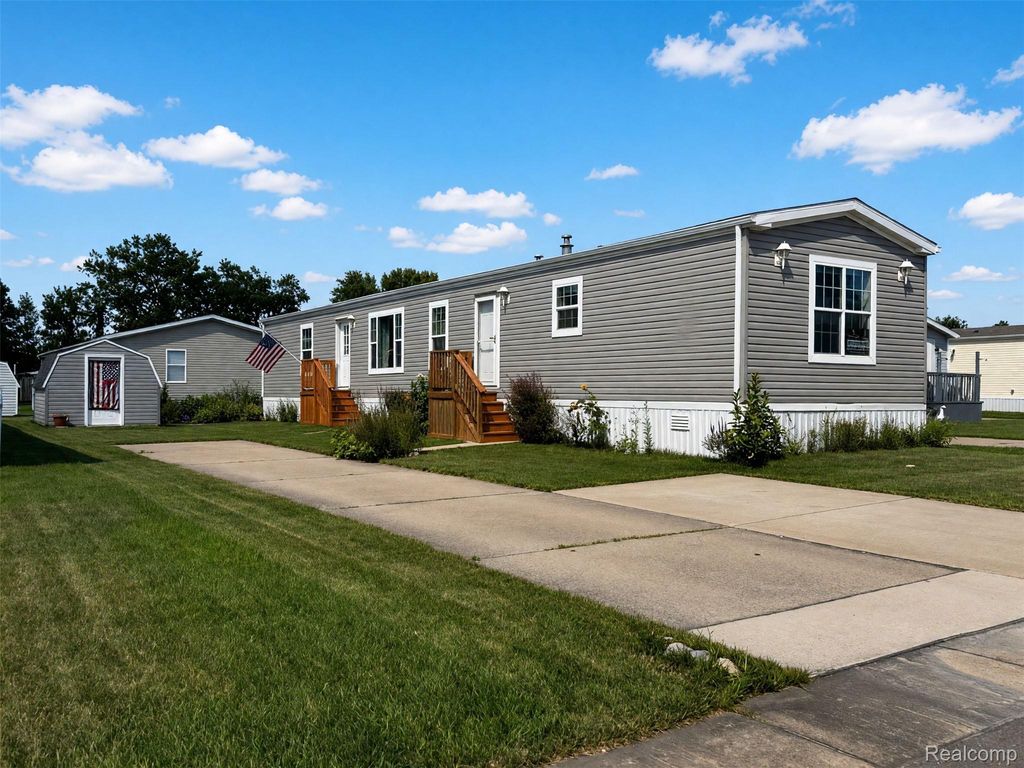 24228 Chippewa Drive, Flat Rock city
