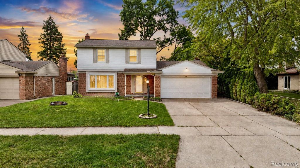 4728 Stilwell Drive, Warren city