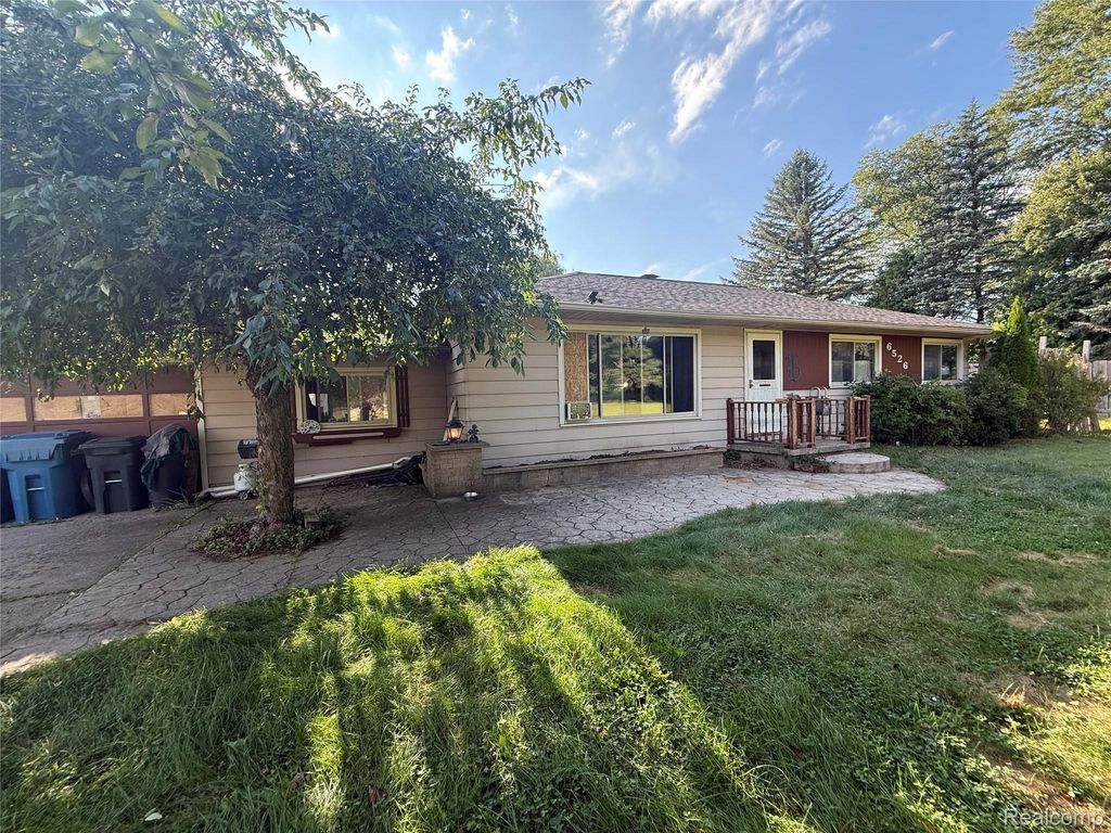 6526 W State Road S, Vassar township