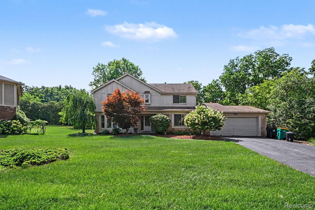29579 Kings Pointe Court, Farmington Hills