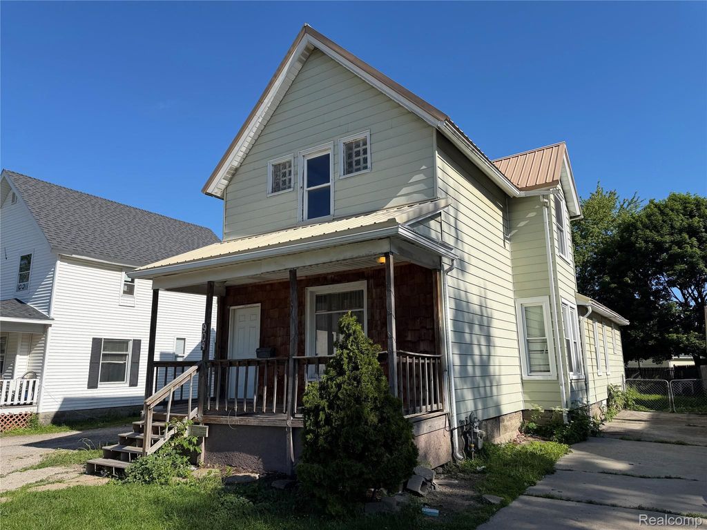 909 Pine Street, Port Huron city