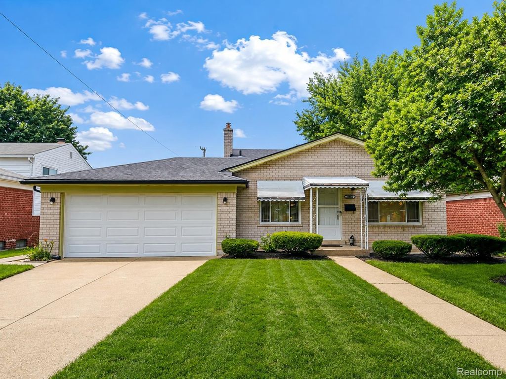 32812 Columbus Drive, Warren city