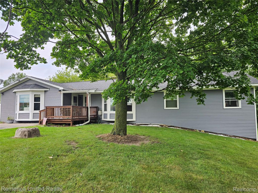252 Pinewood Drive, Fowlerville village