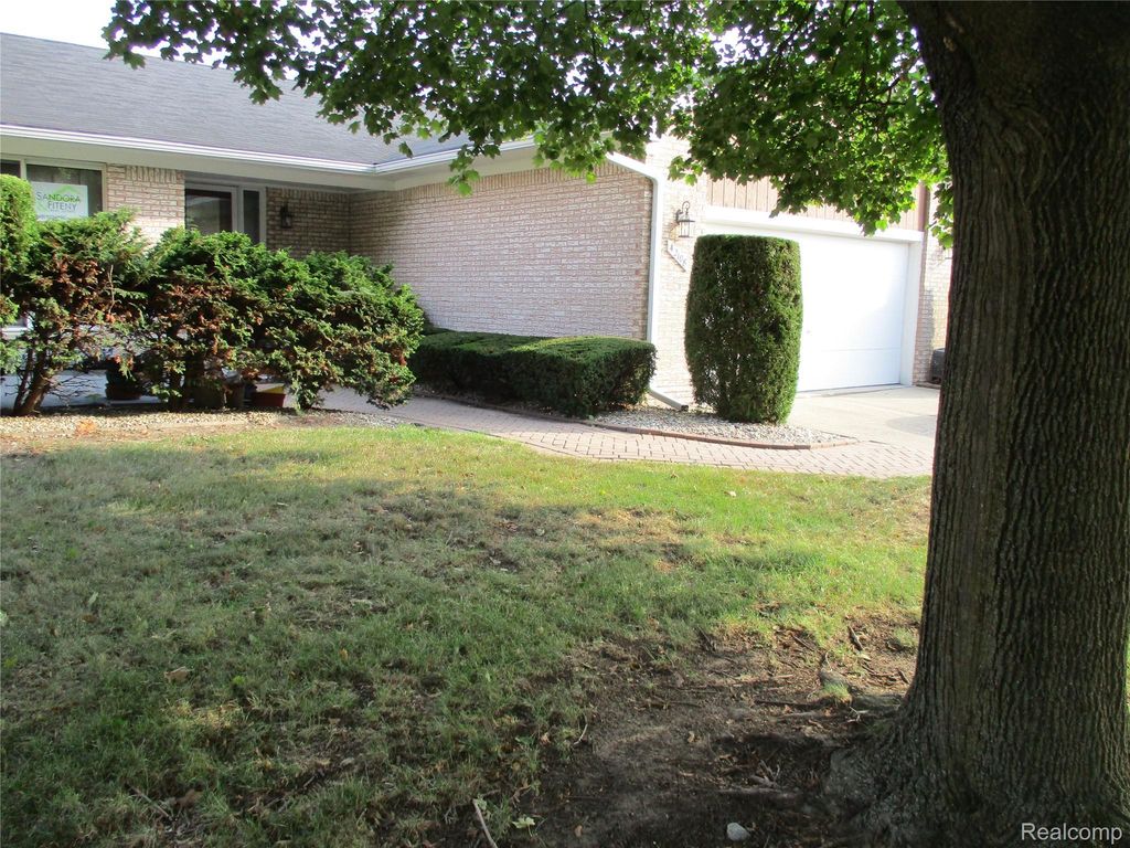 42108 E Edward Drive, Clinton Twp