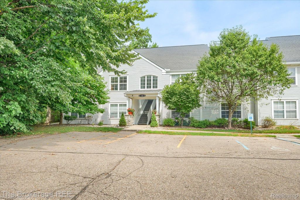 12354 Saint Andrews Way, Fenton charter township
