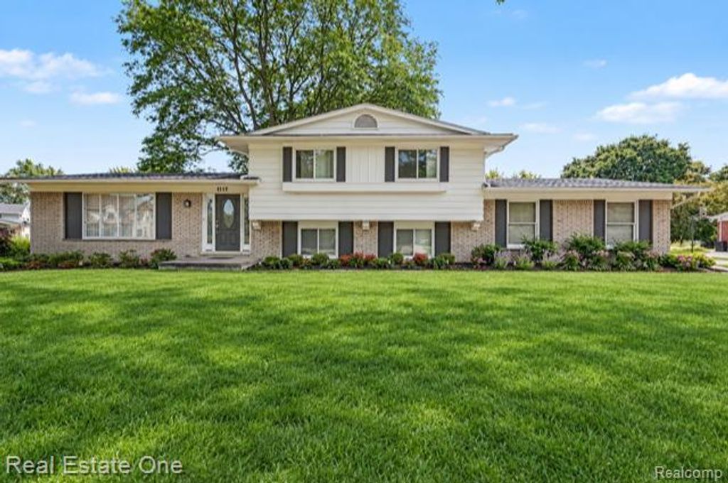 6639 Tamerlane Drive, West Bloomfield
