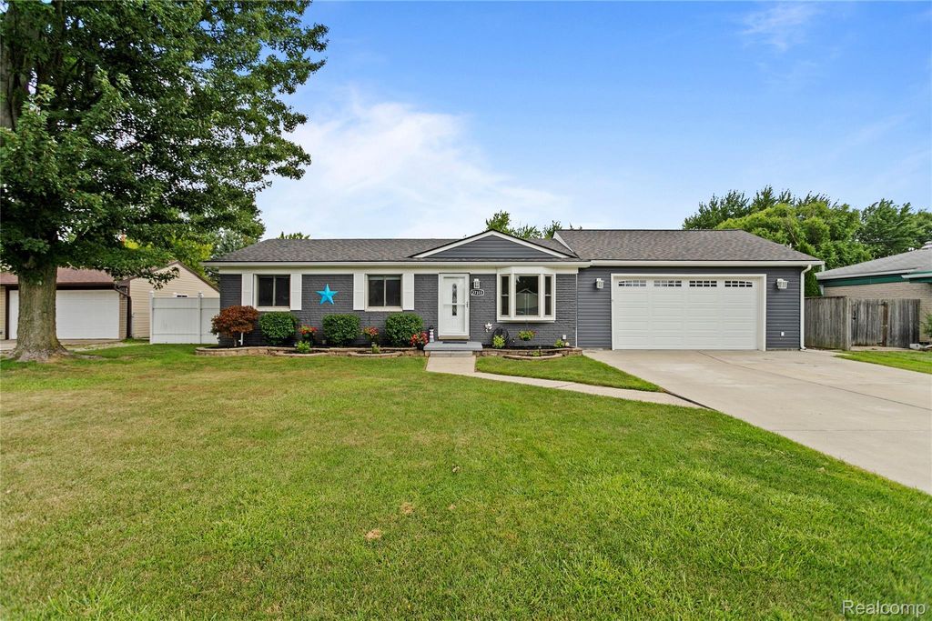 27311 Wyly Street, Chesterfield township