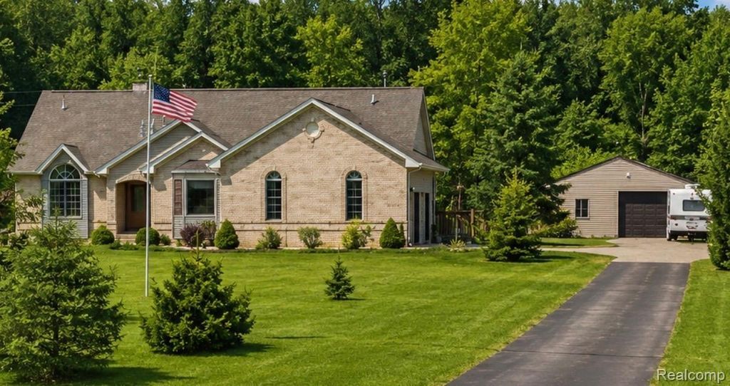 5406 Baldwin Road, Mundy township