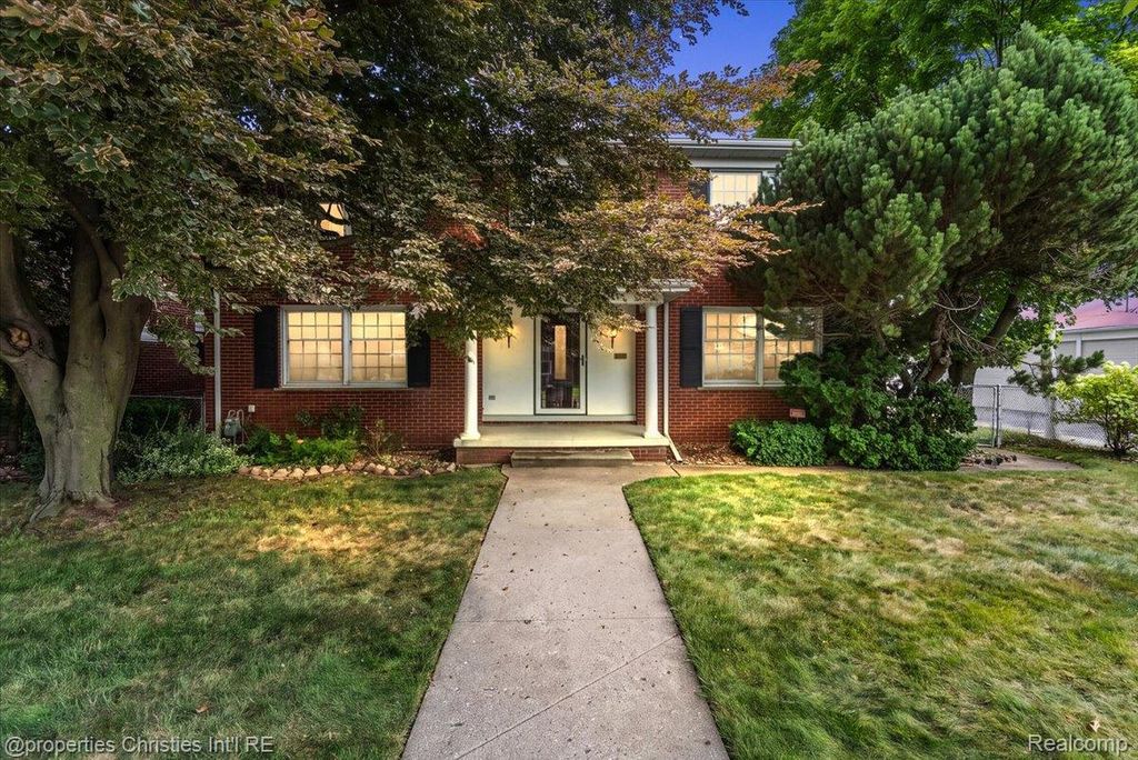 1360 Michigan Boulevard, Lincoln Park city