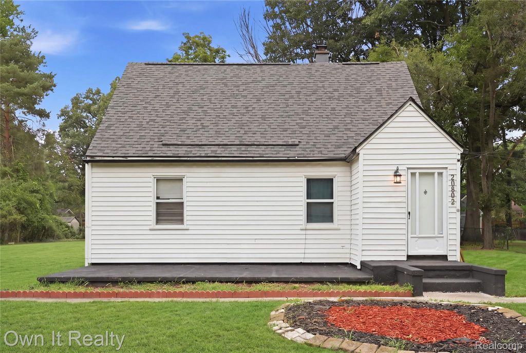 20802 Midway Avenue, Southfield city