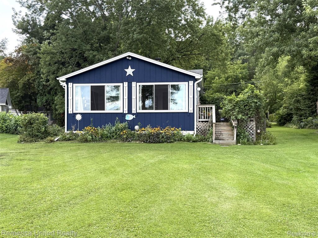 12035 Read Road, Fenton