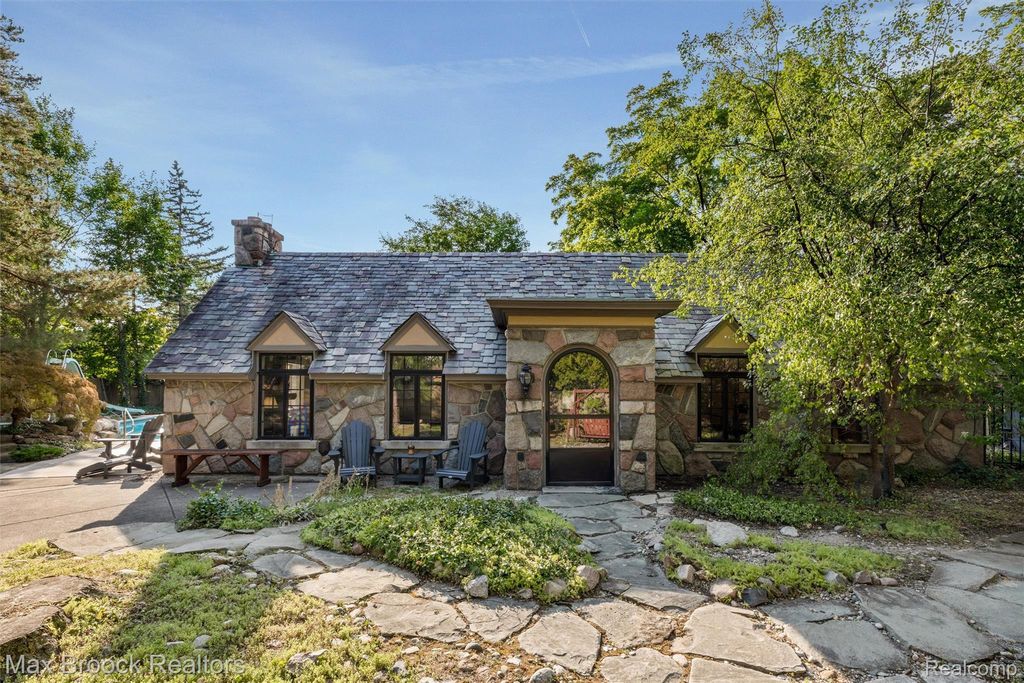 16281 Fairfax Street, Southfield city