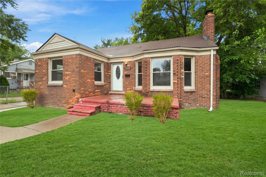 21927 Curie Avenue, Warren