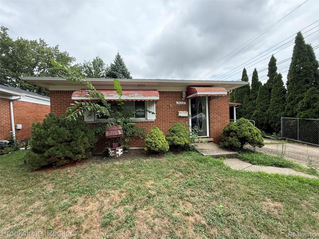 24208 Lauren Avenue, Warren city