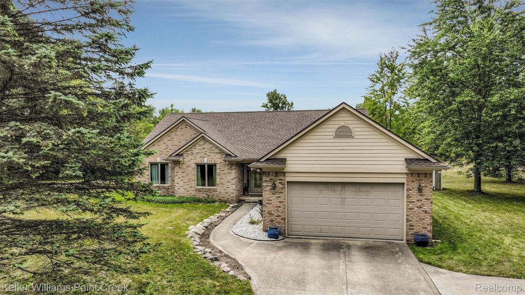 210 Mayfield, Addison township