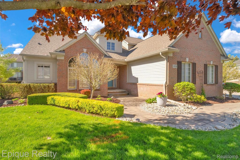 819 Pineridge Avenue, Oxford charter township