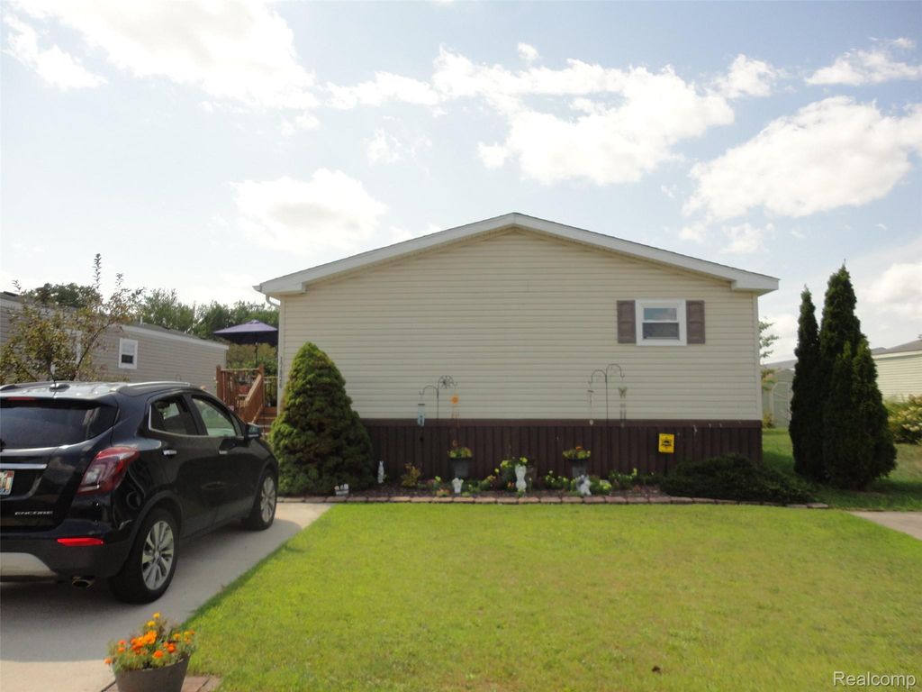 17826 Dennis, Brownstown charter township