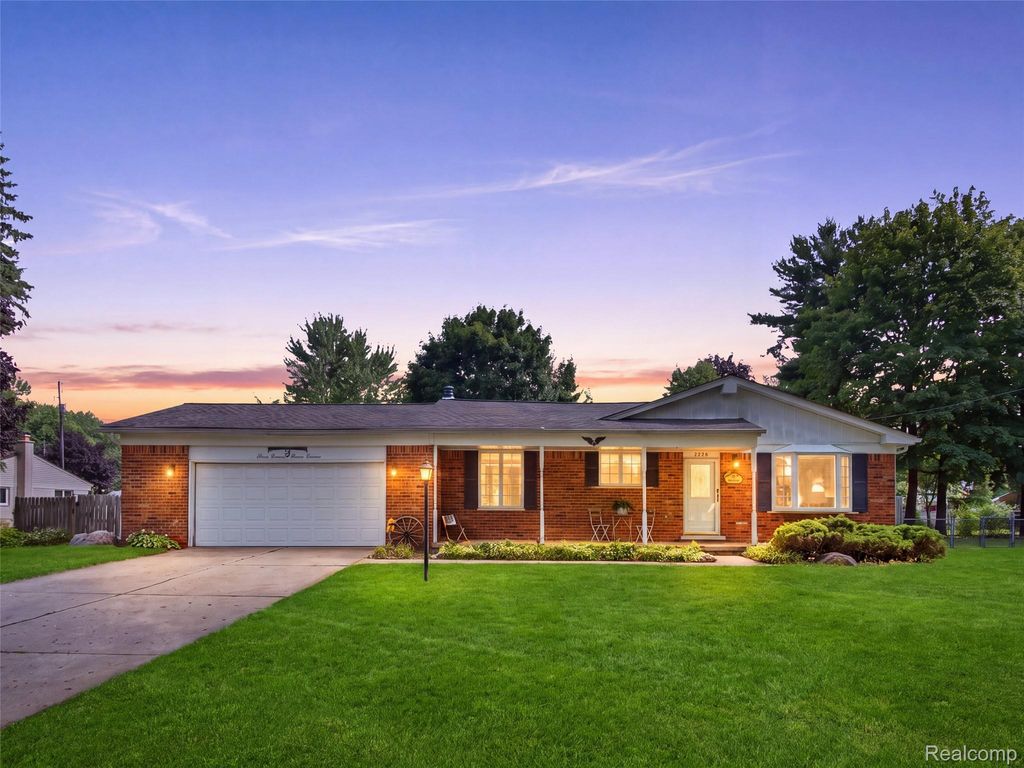 6271 Peach Drive, Independence charter township