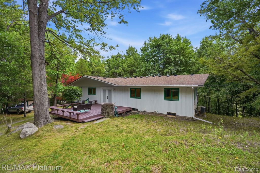 2420 Shagbark, Milford charter township