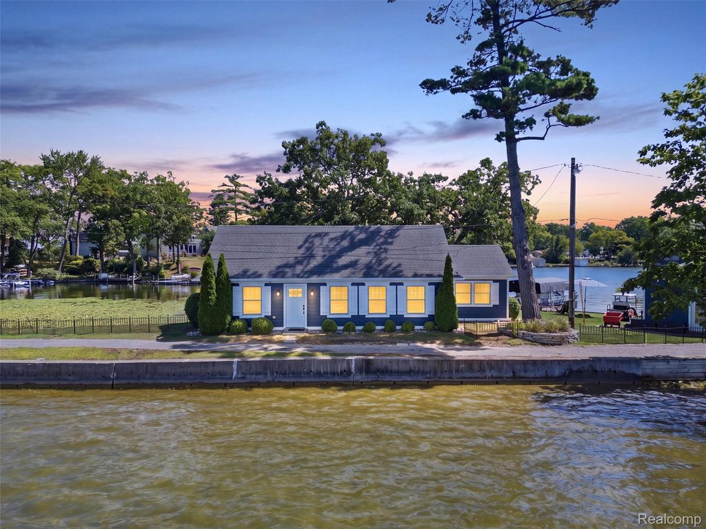 587 Westpointe Court, Lake Orion village