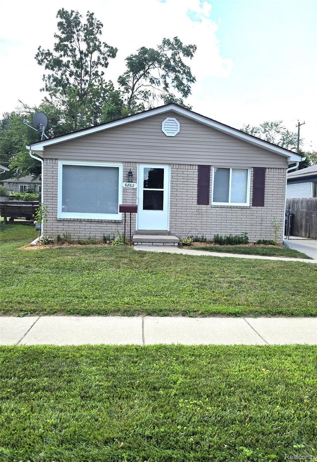 6862 Burr Street, Taylor city