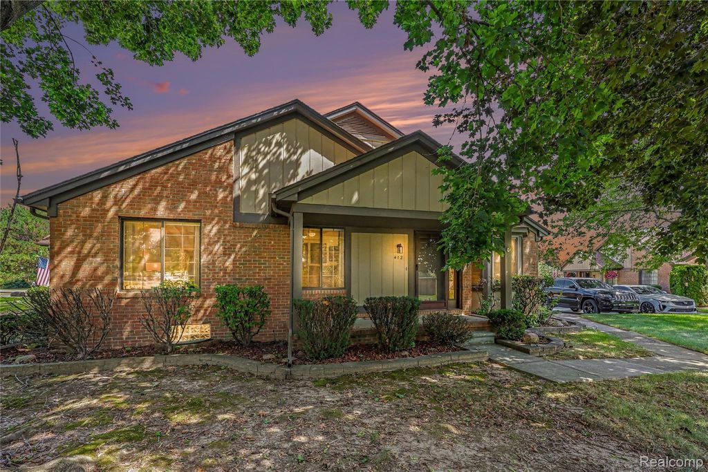 412 Meadow Bridge Drive, Rochester Hills city