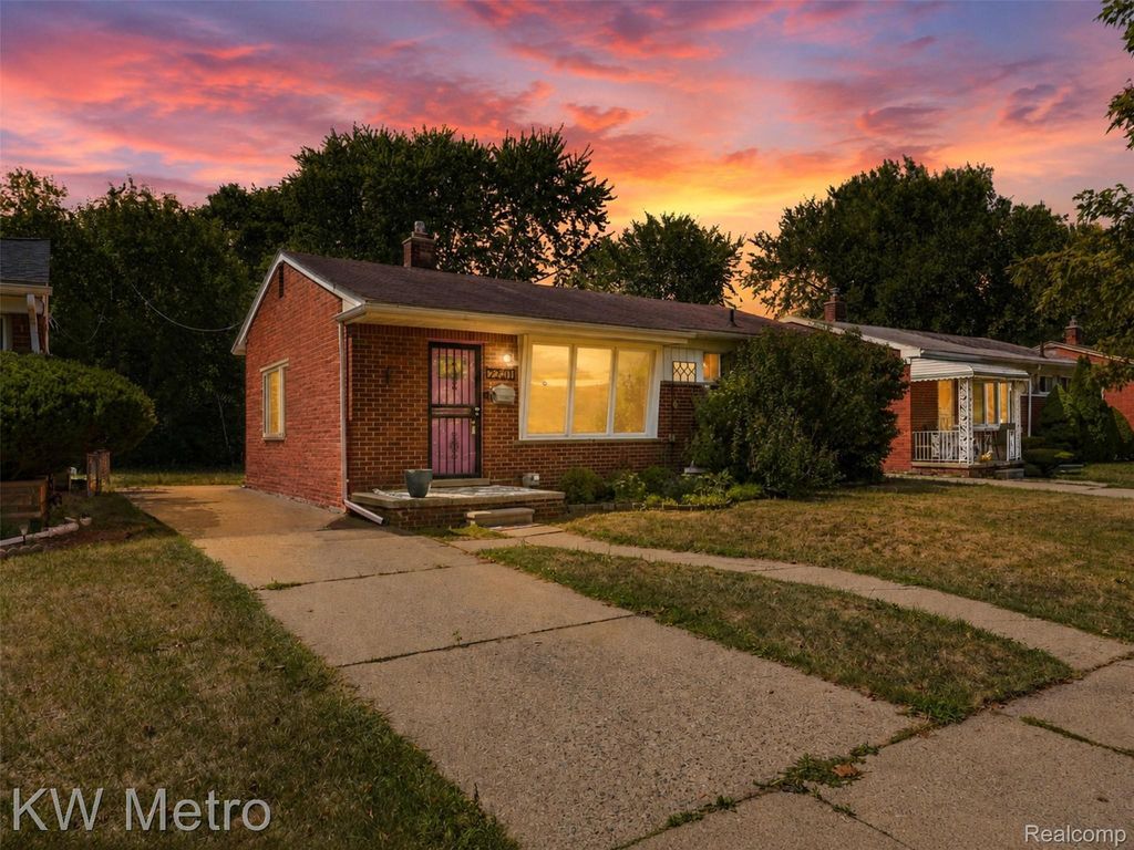 22011 Whitmore Street, Oak Park city