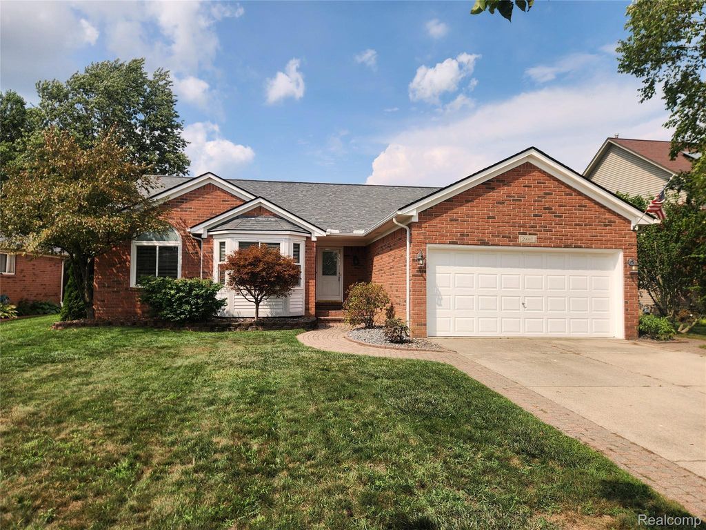 29007 Oakmont Drive, Chesterfield township
