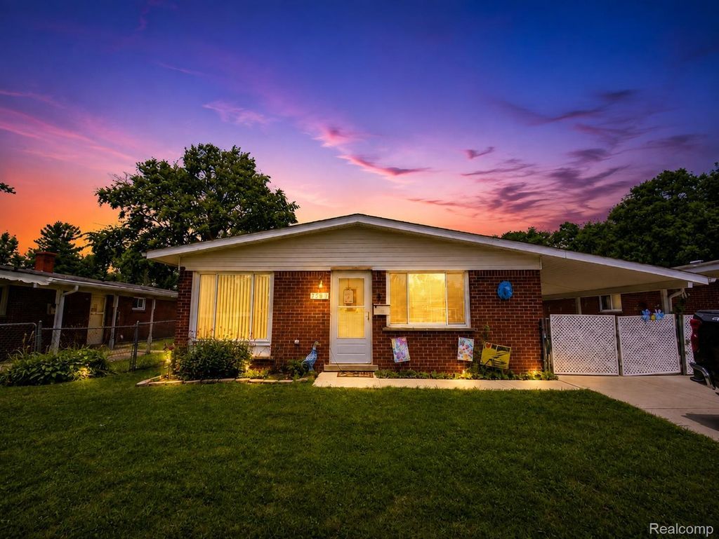 7541 Harrison Street, Westland city