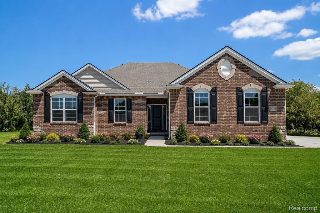 52860 Antoinette Road, Shelby Twp