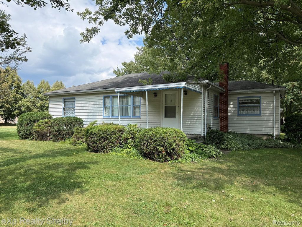 47164 North Avenue, Macomb township