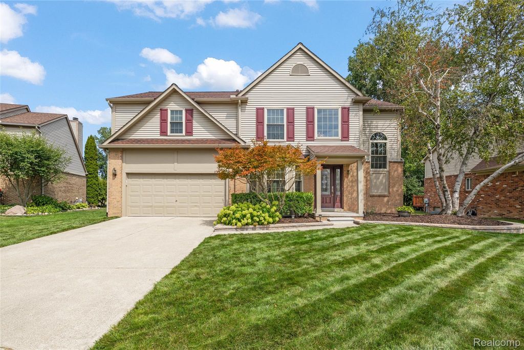 384 Stonehenge Drive, Canton charter township
