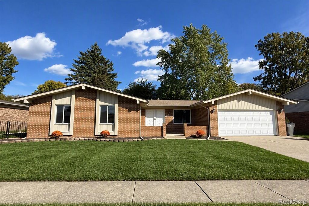 39232 Donahue Drive, Clinton Twp